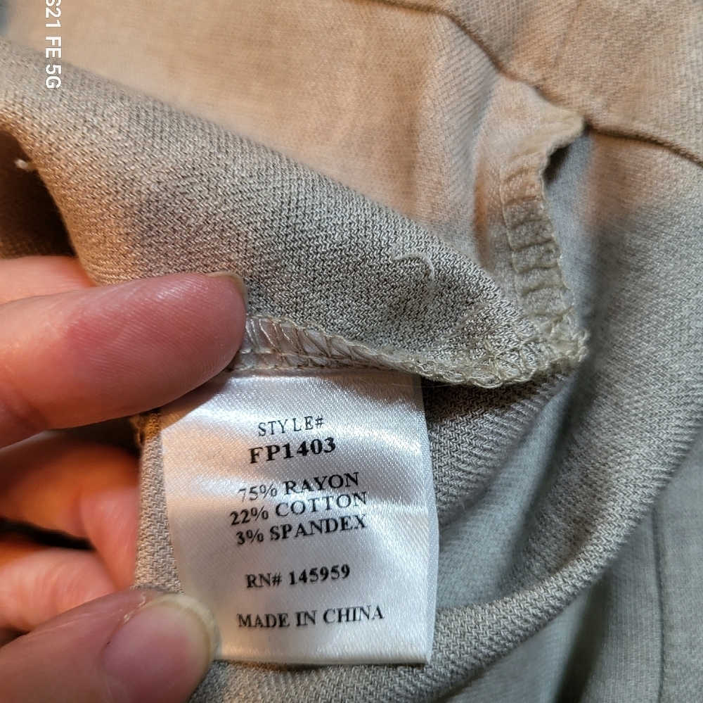 CLEARANCE! Women's Tan Pleated Shorts with Versatile Tie Detail, Large, Like New - Picture 7 of 8